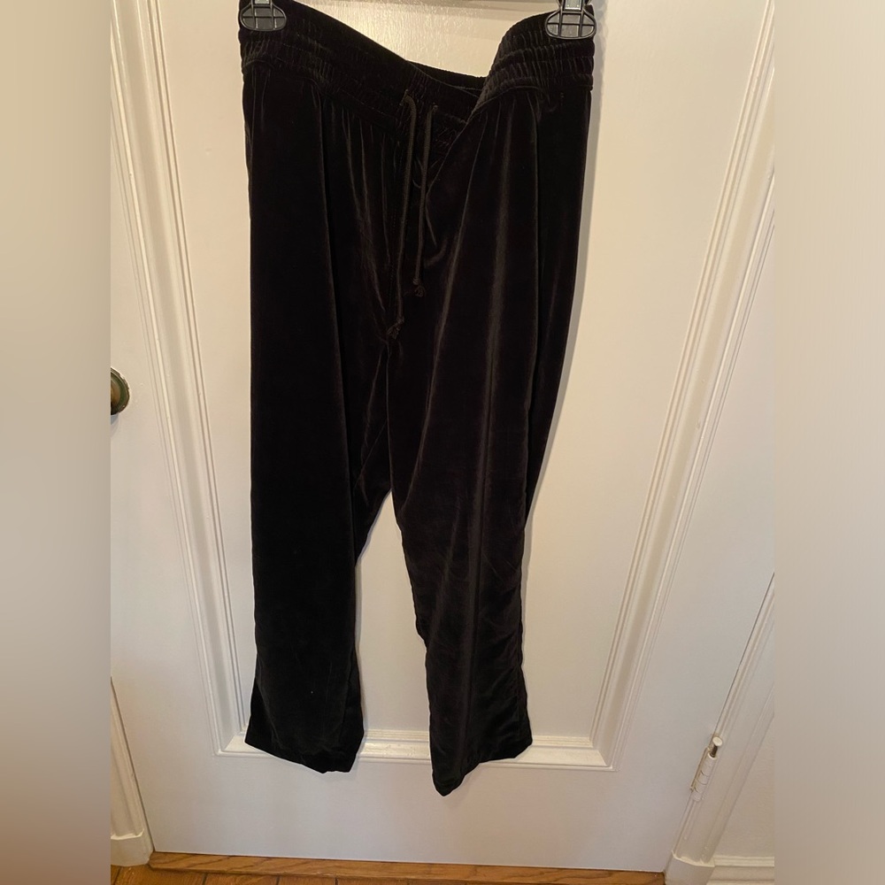Thick lux black velvet MOTHER crop pants
